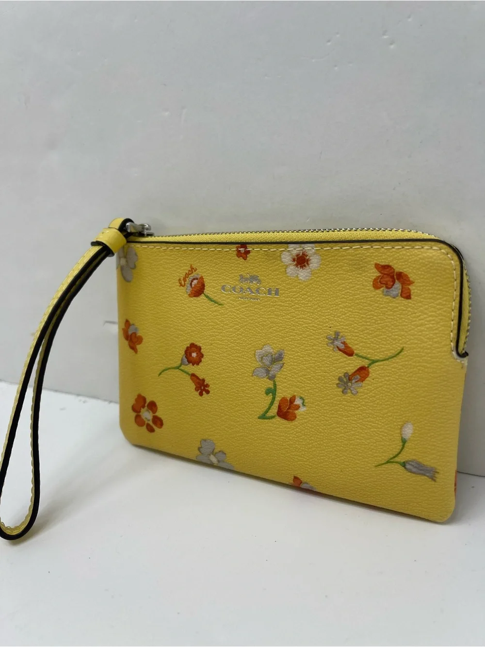 Coach Corner Zip Wristlet With Mystical Floral Print C8701
NWT - Picture 9 of 16